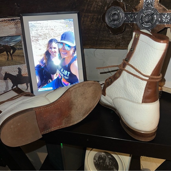 Vintage Justin Boots Women's Lace Up Boots in White and Brown Amazing Condition - Picture 5 of 7
